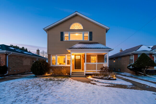 Building Photo - 7432 W Ainslie St