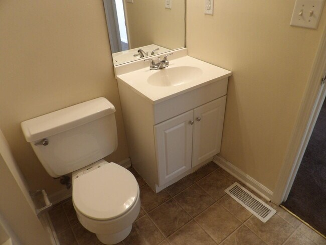 Building Photo - 65 Ashwood Ct