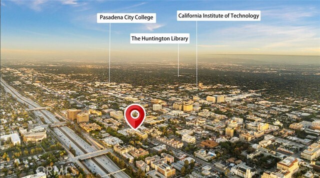 Building Photo - 709 E Walnut St