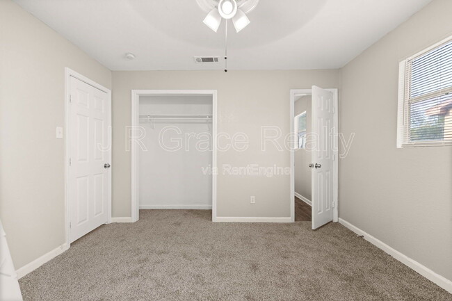 Building Photo - 4404 Pecan Ln