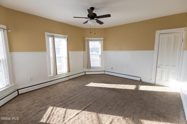 Building Photo - 104 Lawrence St