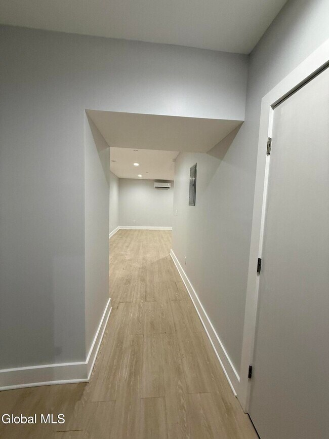 Building Photo - 5 Broadway