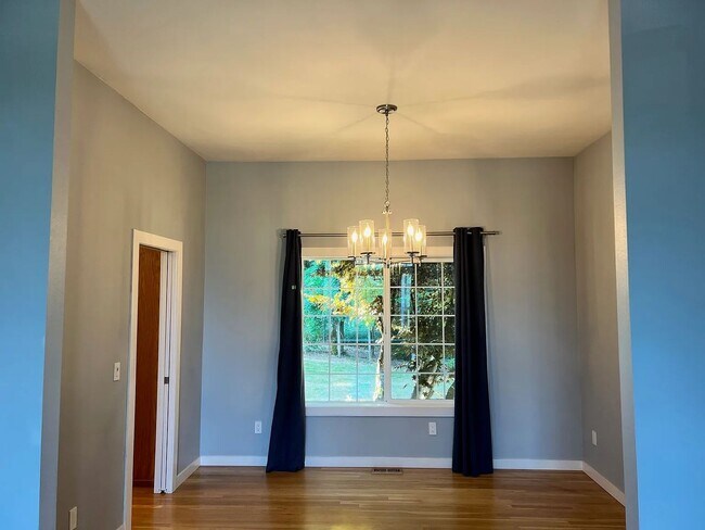Building Photo - STUNNING CUSTOM HOME! IN STEILACOOM- MINUT...