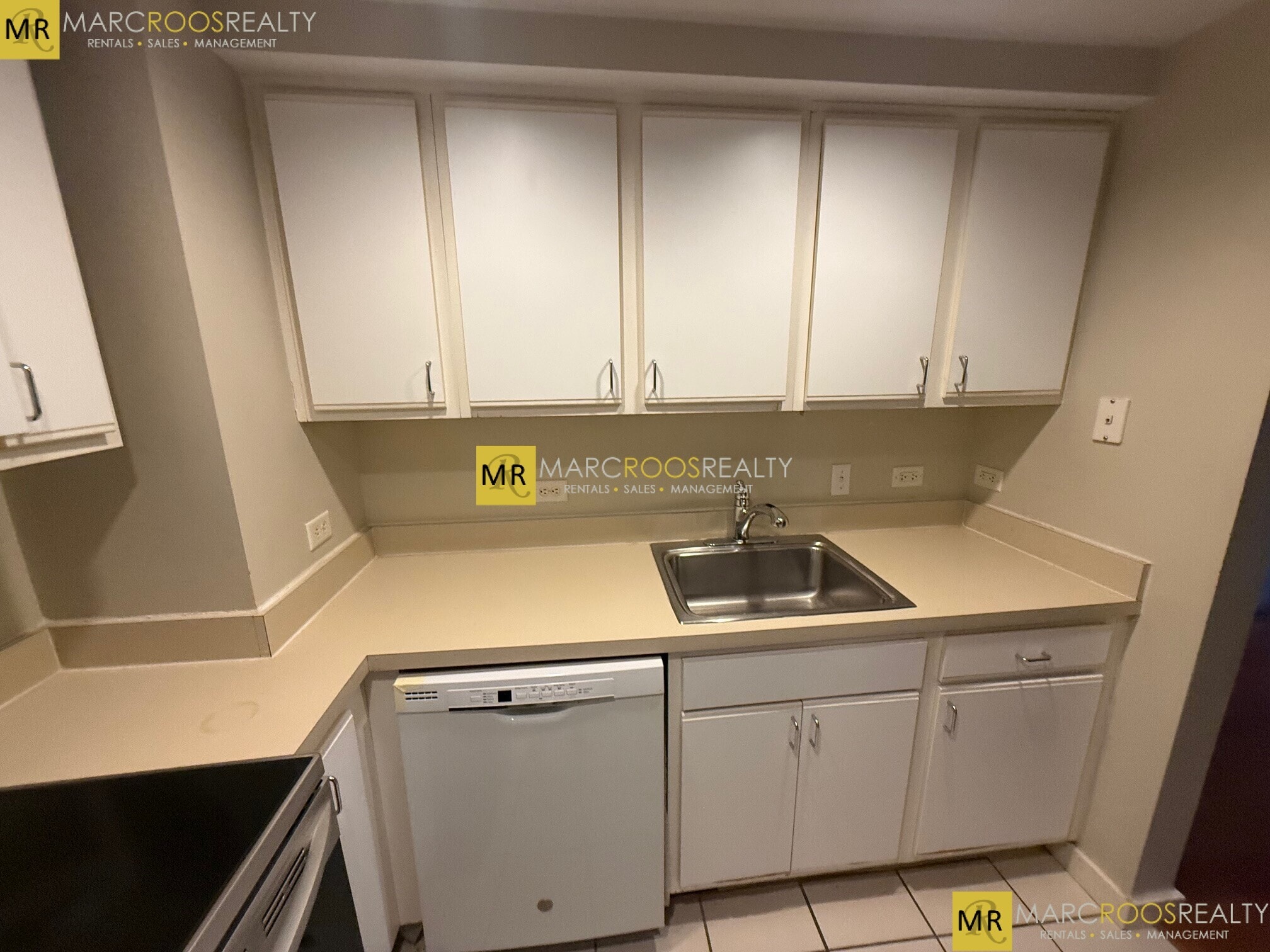 Building Photo - 534 Commonwealth Ave