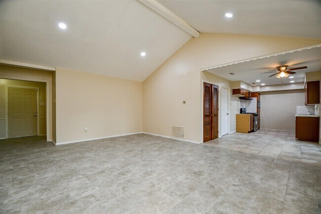 Building Photo - 5810 Fontenelle Dr