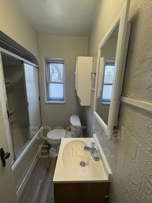 Building Photo - 1944 Victoria Ave