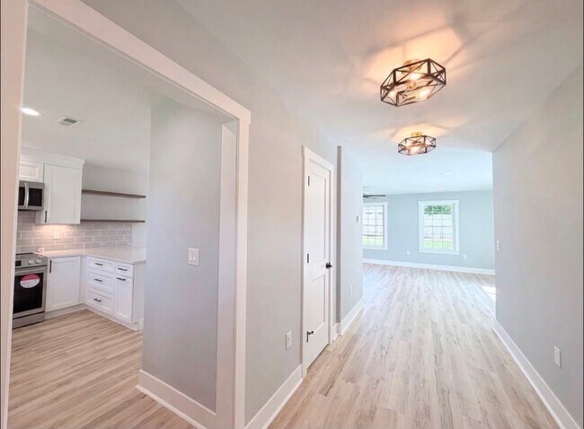 Building Photo - 80 Wooded Ridge Dr
