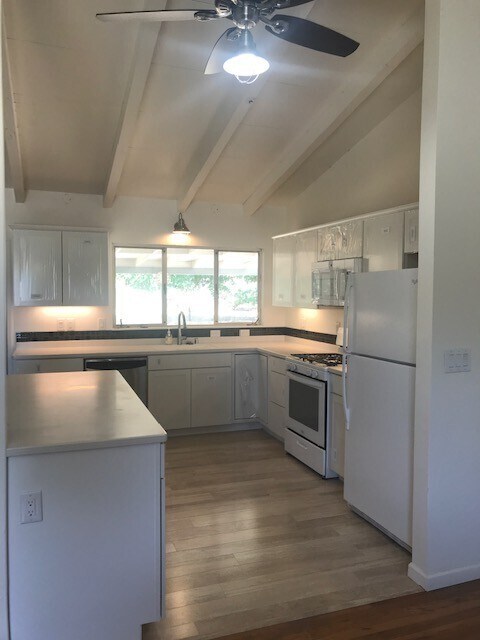 Building Photo - Newly Renovated Home! Charming Neighborhoo...
