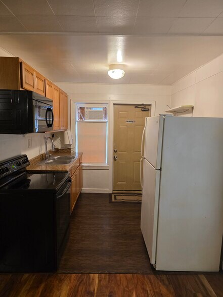 Primary Photo - 403 Locust Ave