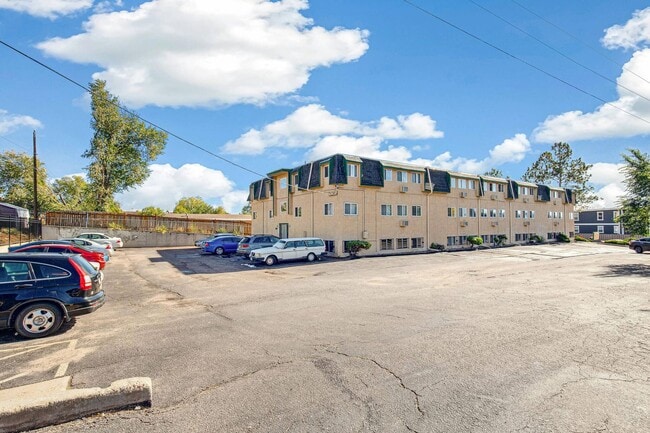 Building Photo - 3604 E Uintah St