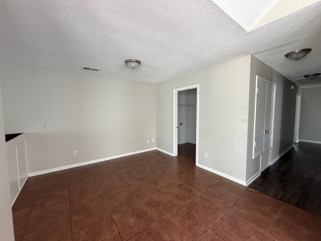 Building Photo - 3BR/2BA Memphis Rental with High Ceilings, Hardwood Floors & Fenced Yard