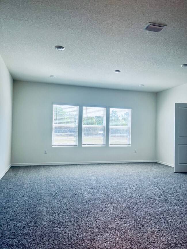 Building Photo - 5305 SW 52nd Ave