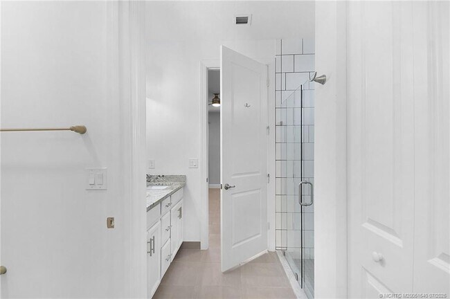 Building Photo - 4914 SW Montclair Dr