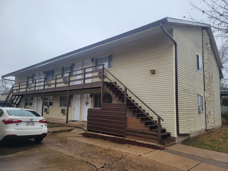 Building Photo - 425 10th St N