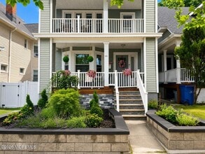 Building Photo - 355 Main St