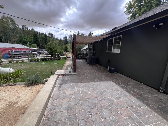 Building Photo - 3976 Canal Ln