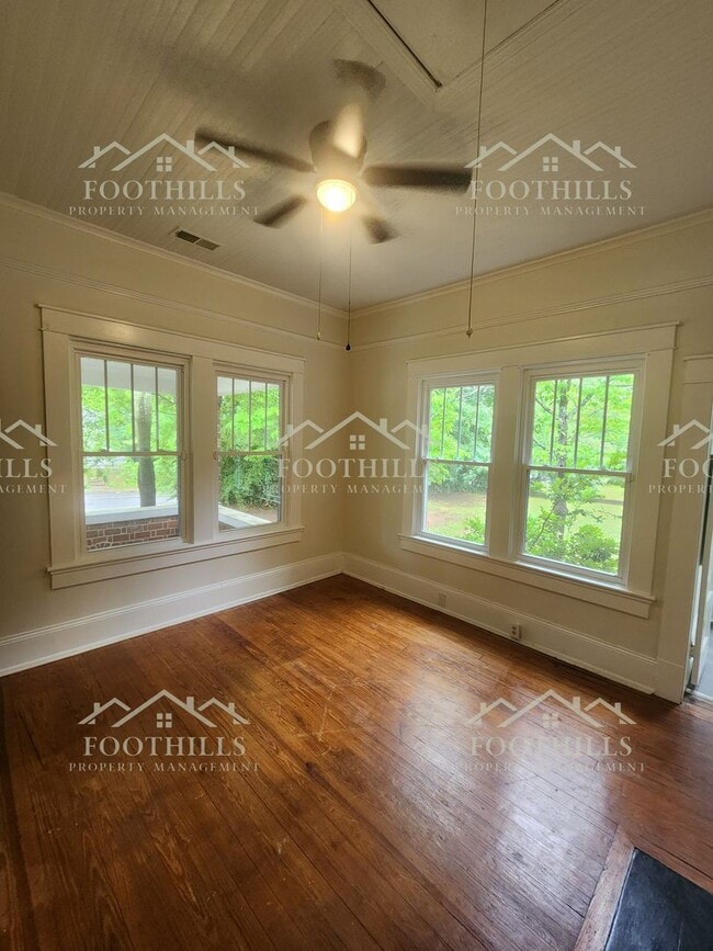 Building Photo - Newly Renovated 3-Bedroom Home Near Downto...
