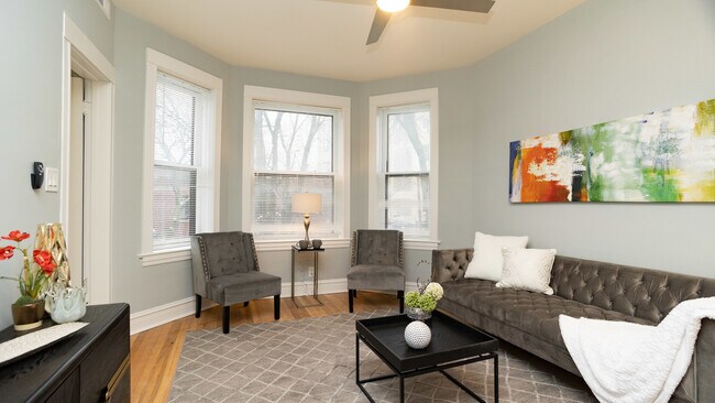Building Photo - 3734 N Racine Ave