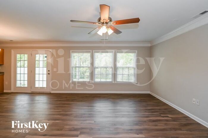 Building Photo - 10827 Glenluce Ave