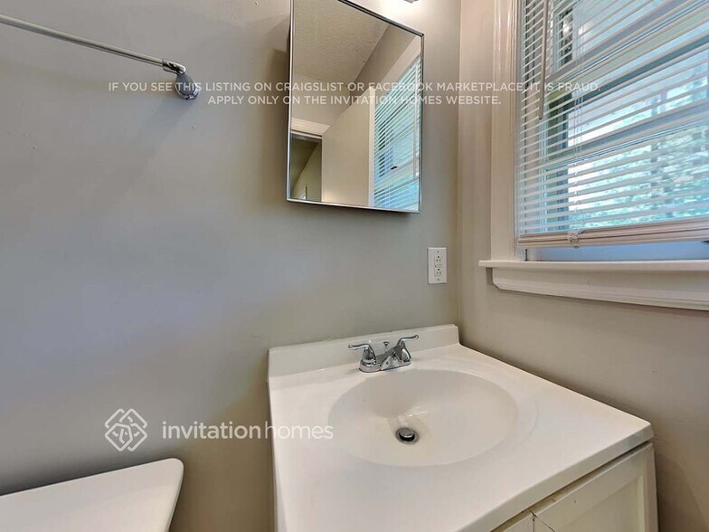Building Photo - 1526 Plumcrest Dr