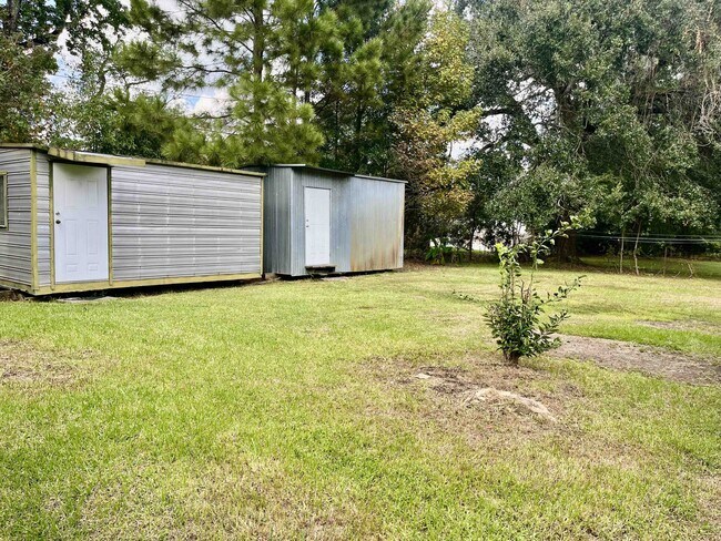 Building Photo - 545 Highland Park Dr
