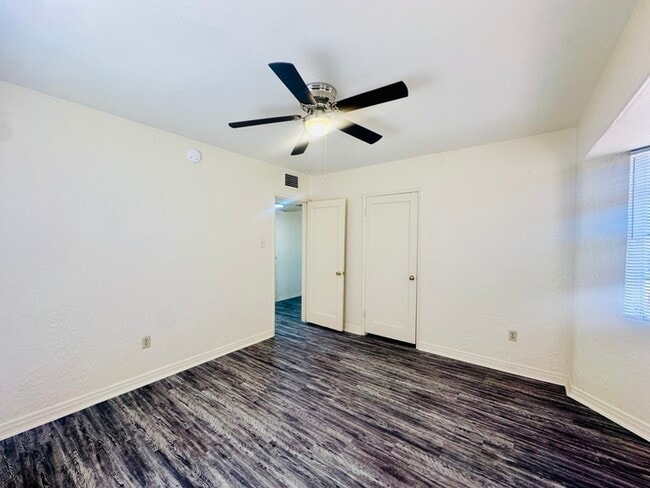 Building Photo - New Flooring! Spacious Private Yard with W...