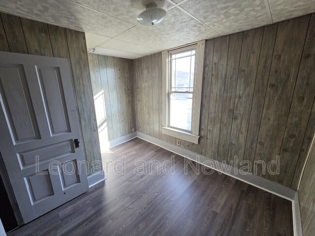 Building Photo - 906 Putnam Ave