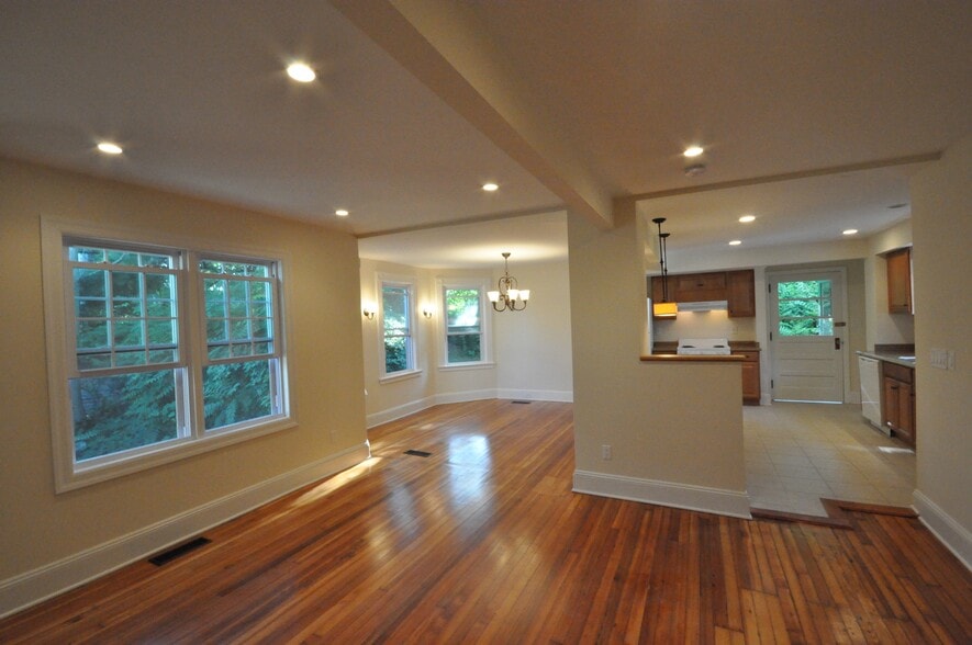 Primary Photo - 32 Weaver St