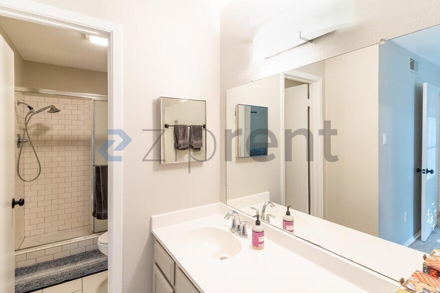 Building Photo - 4159 Steck Ave