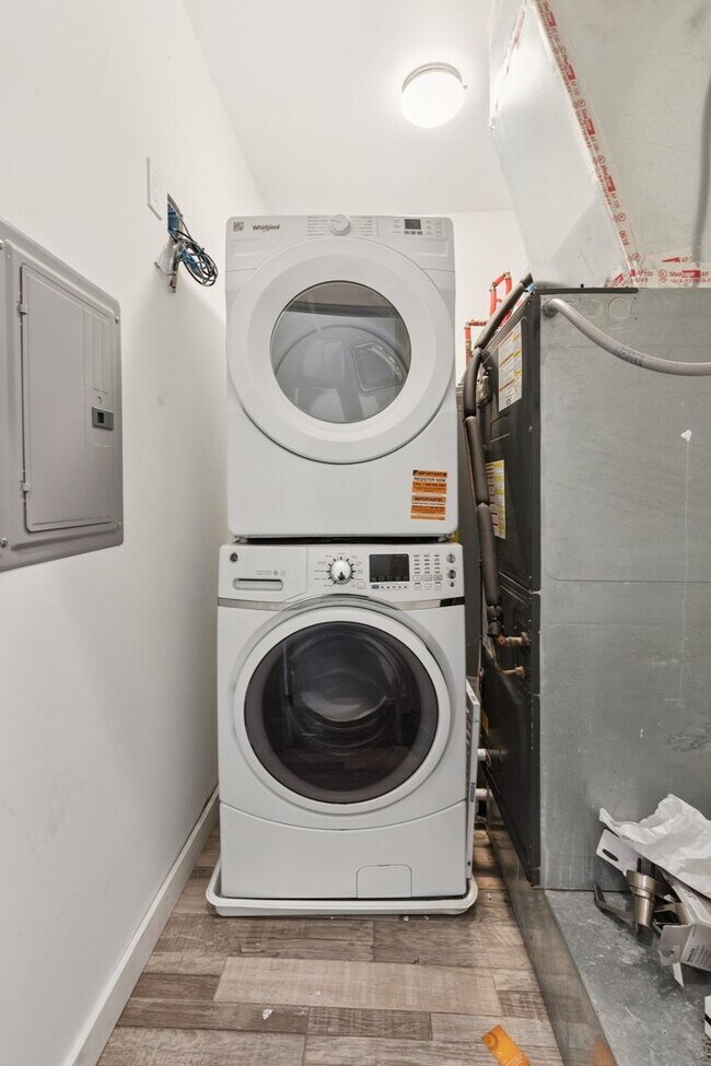 Building Photo - 2028 E Fletcher St