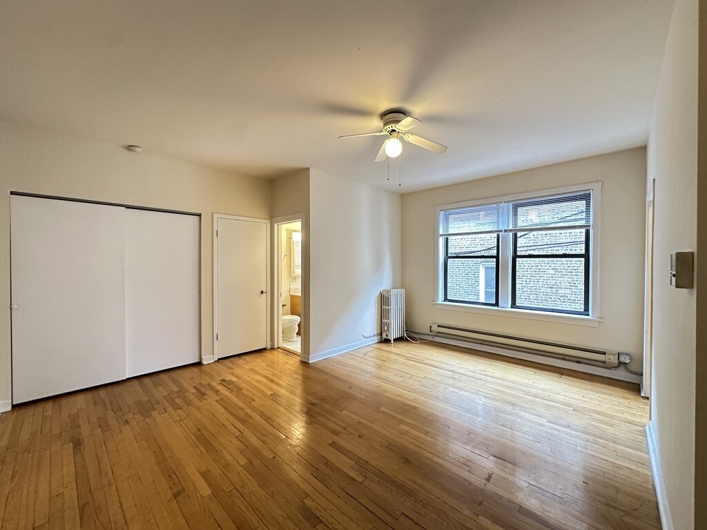 Building Photo - 1034 W George St