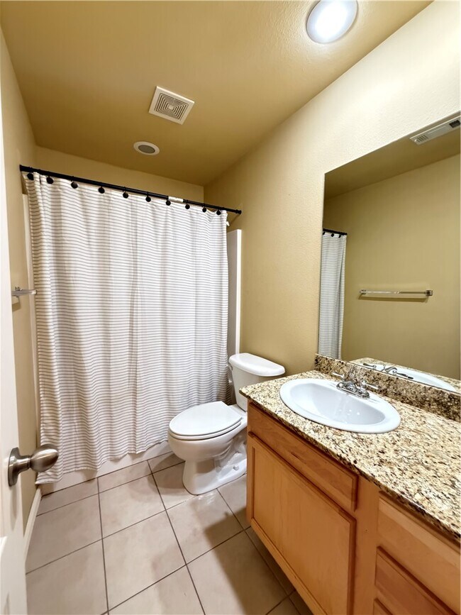 Building Photo - 603 SW Loudon Dr
