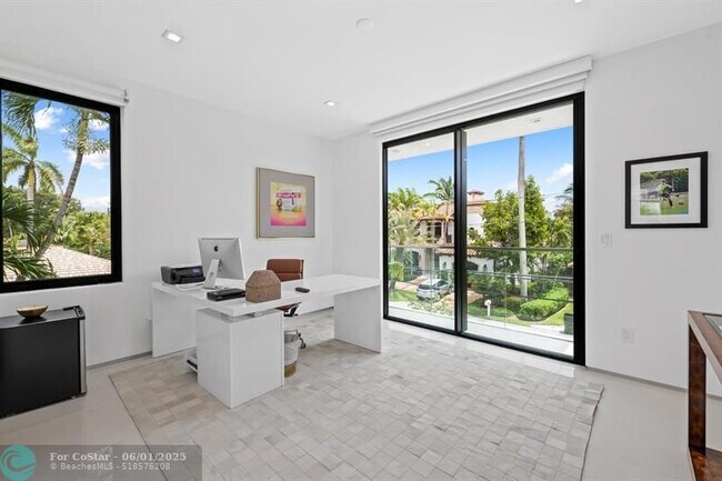 Building Photo - 401 Lido Dr