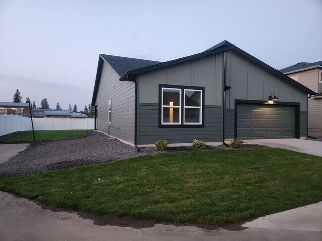 Building Photo - 8727 W Millsap Ln