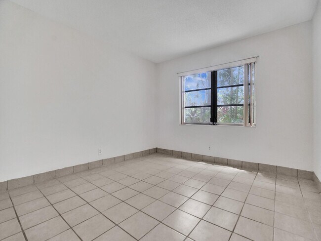 Building Photo - 3115 Oakland Shores Dr