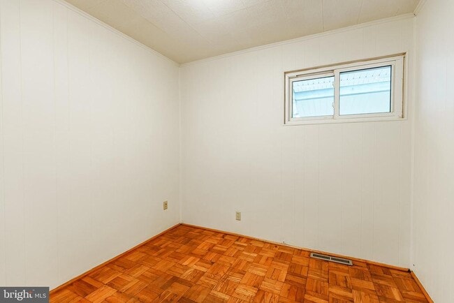 Building Photo - 548 Paddock Rd