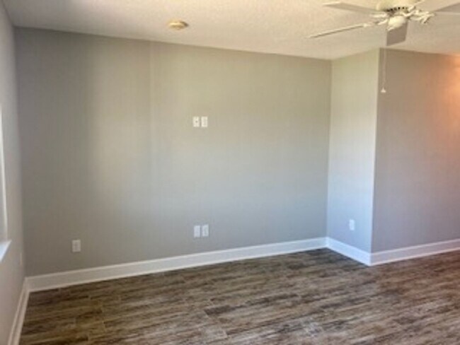 Building Photo - Waterfront condo with community pool!