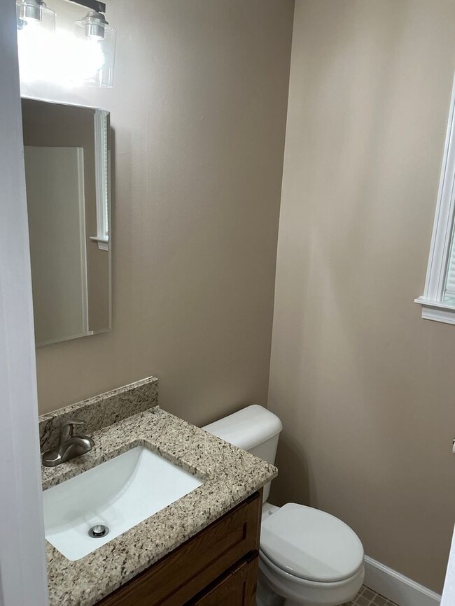 Building Photo - 824 Buckhorn Dr