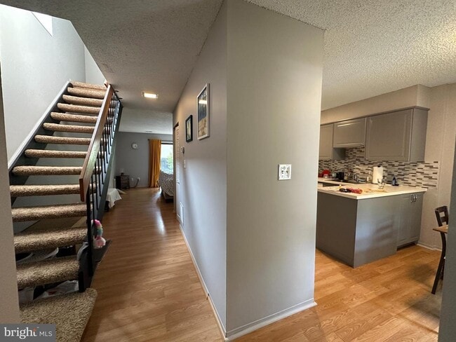 Building Photo - End-unit townhome in Reston.