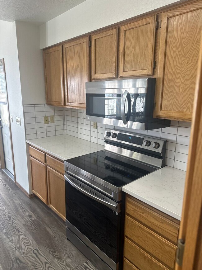 Building Photo - Tranquil & delightful 3-bedroom, 2-bathroo...