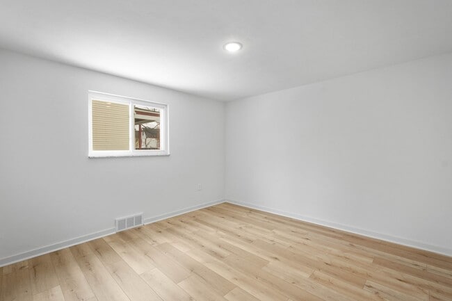 Building Photo - AVAILABLE NOW! Check out STUNNING 2-bedroom / 1.5 bath in Avalon, ready for immediate move-in!