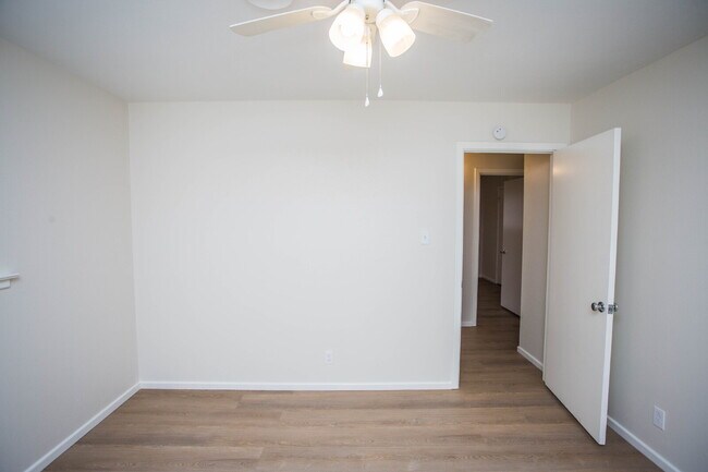 Building Photo - "Charming 3-Bed Retreat in Lubbock with Granite Accents & Spacious Living!"