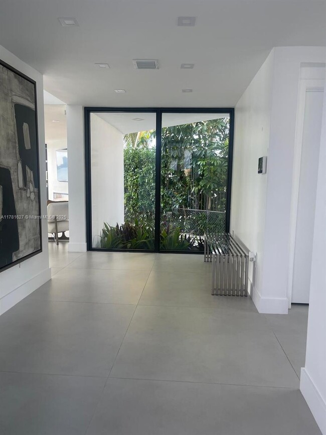 Building Photo - 7720 Miami View Dr