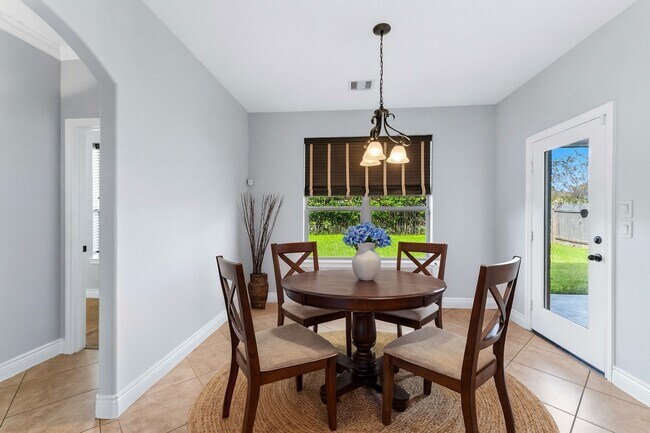 Building Photo - 25327 Oak Knot Dr