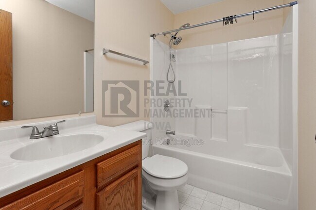 Building Photo - 8912 Highland Oaks Dr