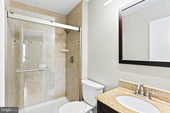 Building Photo - 1543 Marlborough Ct