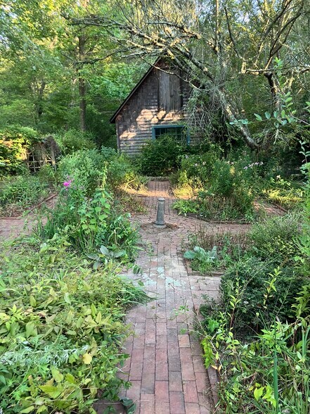 Perennial Gardens - 365 Woodville Rd