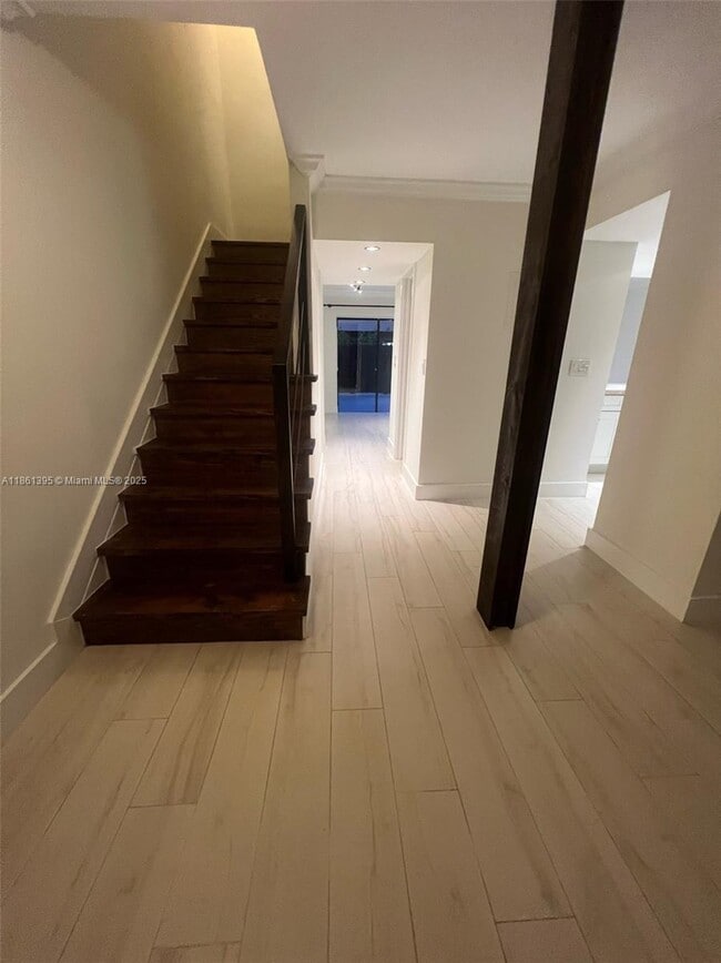 Building Photo - 1122 SW 87th Ave