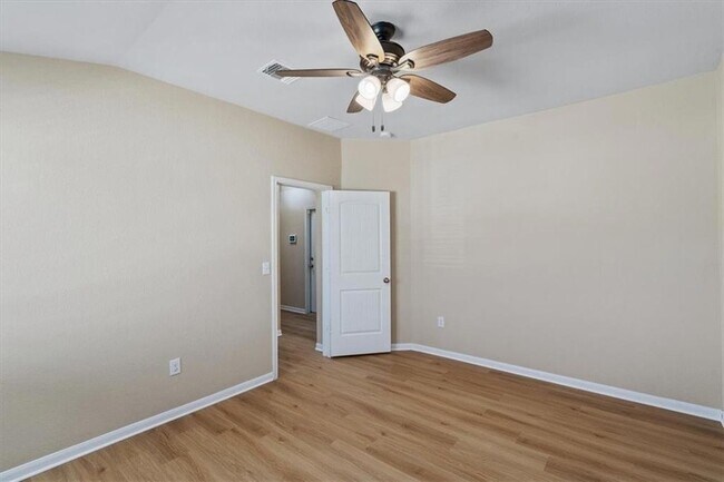 Building Photo - 519 Pinnacle Dr