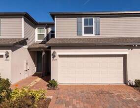 Building Photo - "Charming 3-Bed Townhouse in St. Cloud with Spacious 1,560 Sq Ft Layout and Modern Comforts!"
